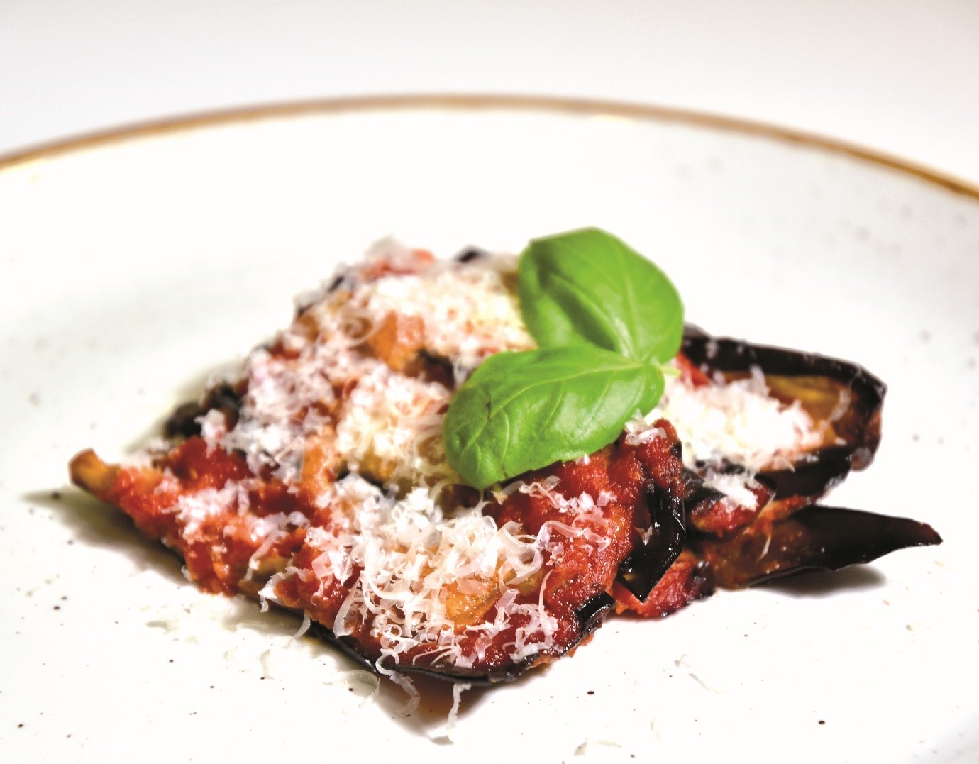 La Parmigiana – Gebackene Aubergine mit Tomatensauce und Mozzarella geschichtet