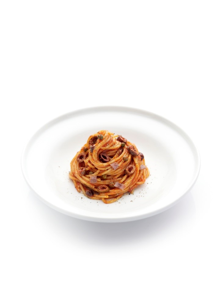 Spaghetti mit schwarzen Oliven und Kapern